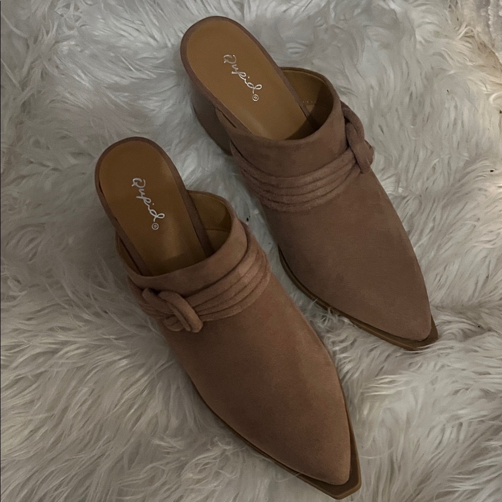 Qupid Women's Tan Suede Mules